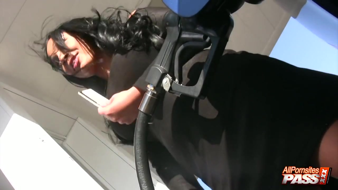 Romana Pussy Licked Inside The Car - Romana Ryder