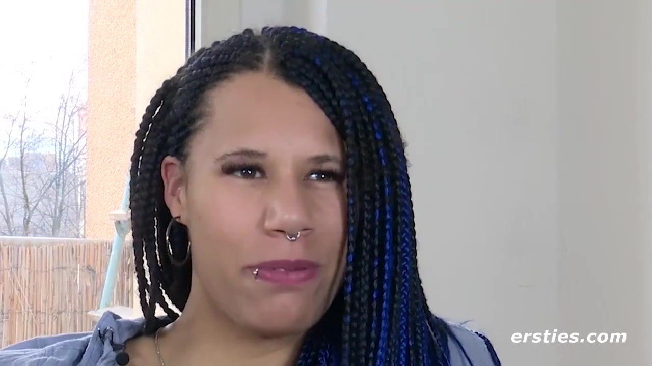 Schweizerin Kommt Mit Ihrem Massagestab Zum Orgasmus