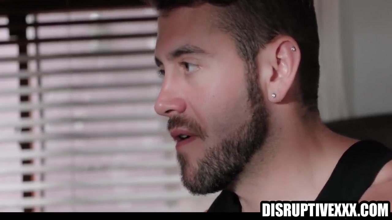 Ethan Sinns And Gay Porn - Police Officer Invites Suspect To His Bedroom 7 Min