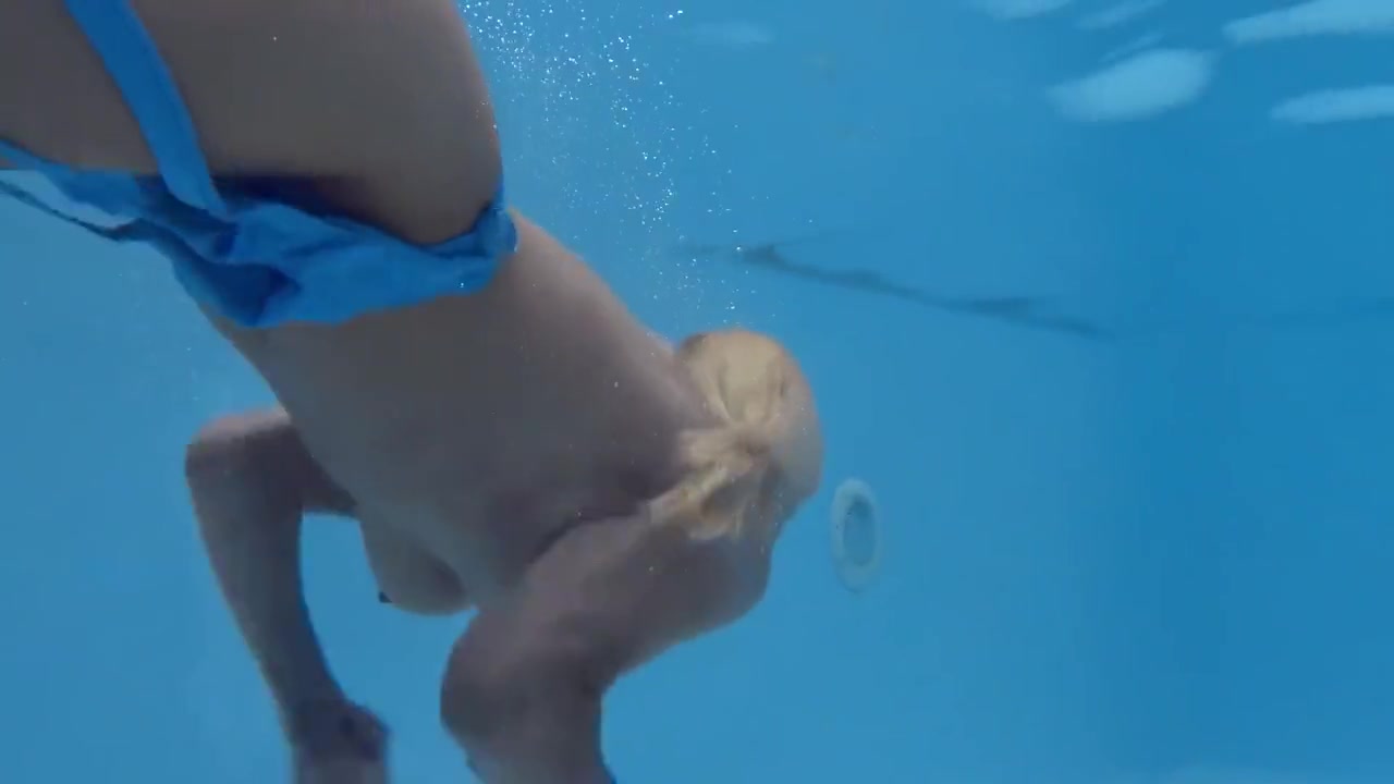 Emily Ross - Russias Best In And Out Of Pool 5 Min