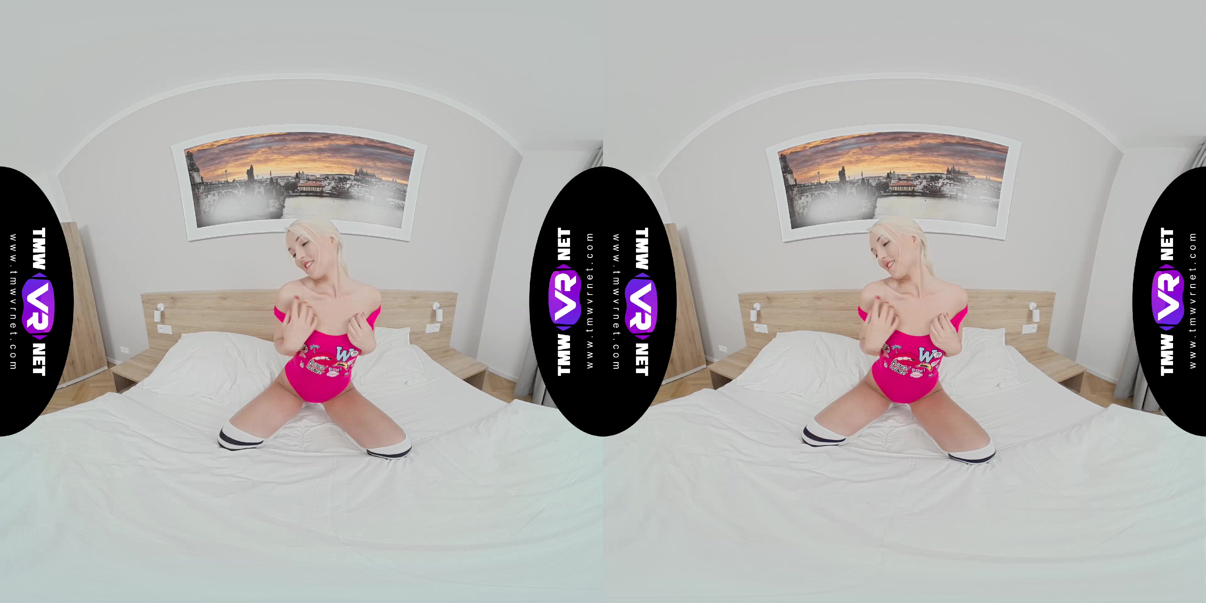 Blondie's solo party in bed - TmwVRnet
