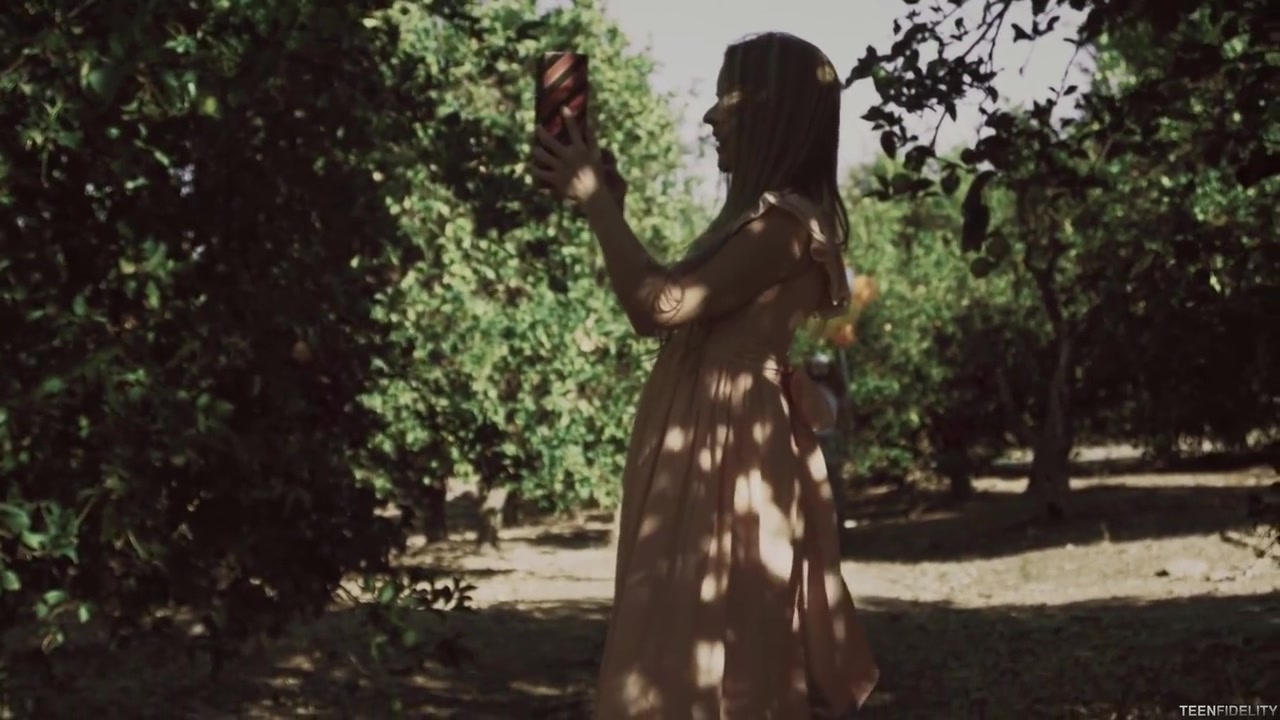 Lilly Ford In Free Premium Video Isnt Afraid Of Clowns