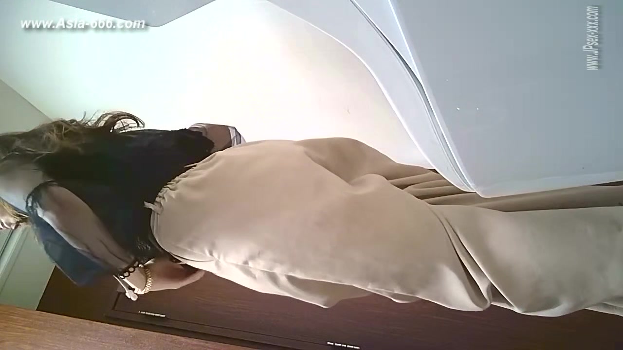 peeping japanese ol go to toilet.13