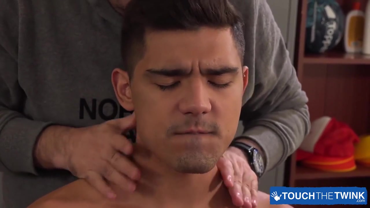 Felix Harris In Adorable Gay Gives Sensual Massage