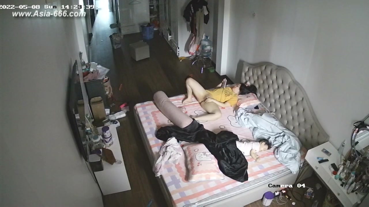 Hackers use the camera to remote monitoring of a lover's home life.584