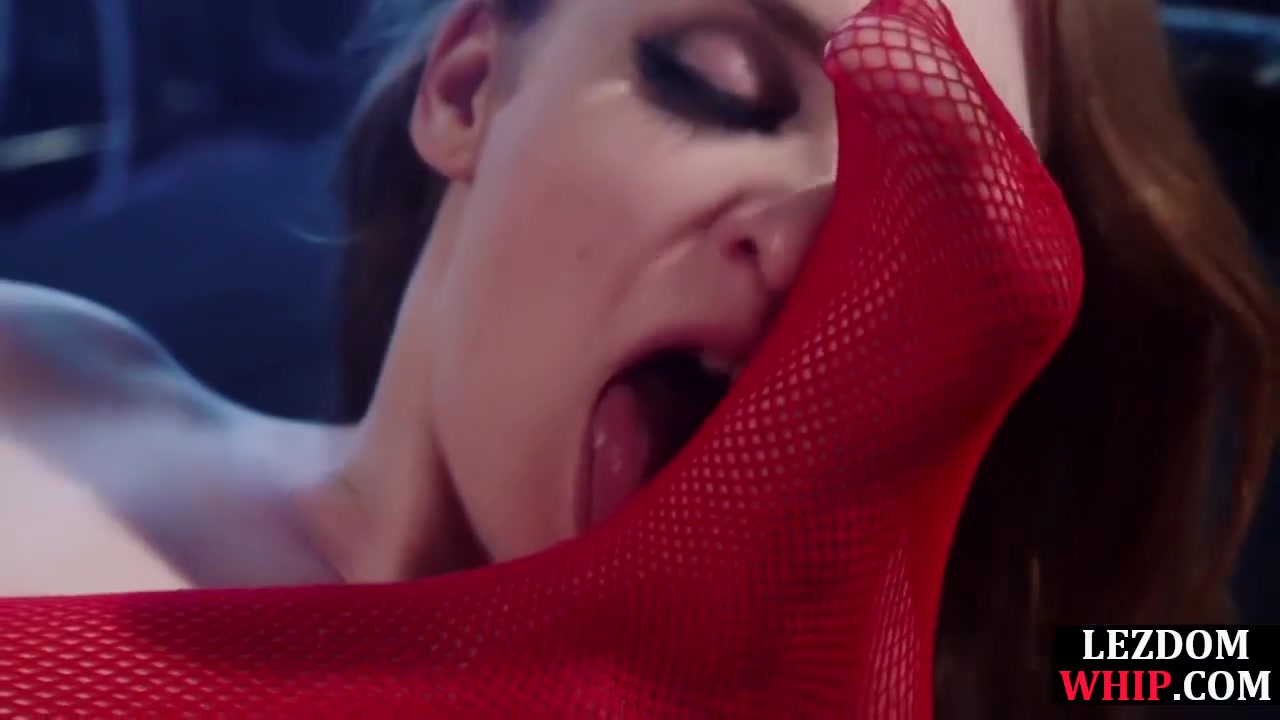 Lezdom Lesbian Seduces Trapped Dyke B4 Making Her Cunt