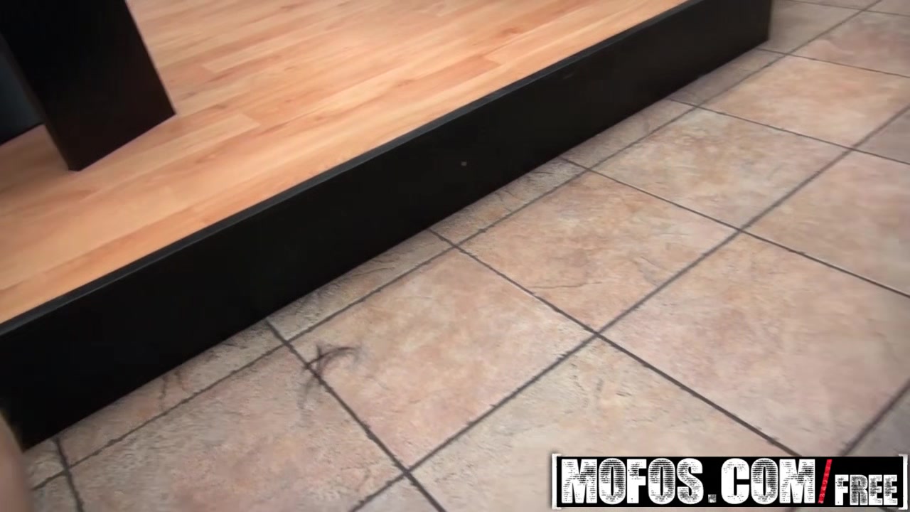 Mofos - Publick Pickups - Samante - Hair Salon Pickup