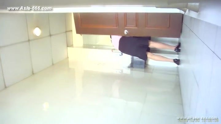 chinese girls go to toilet.117