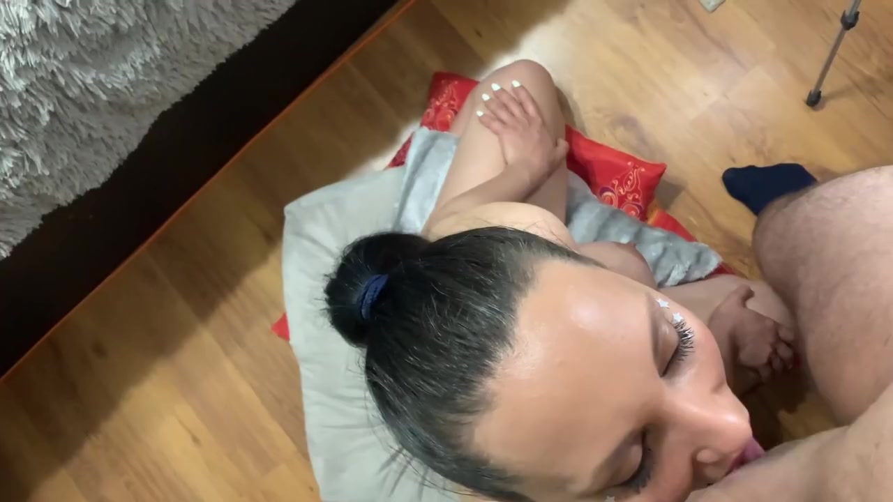 Stepbrother Take’s Advantage Of Stepsister Thirst And Gives Her His Cum To Swallow