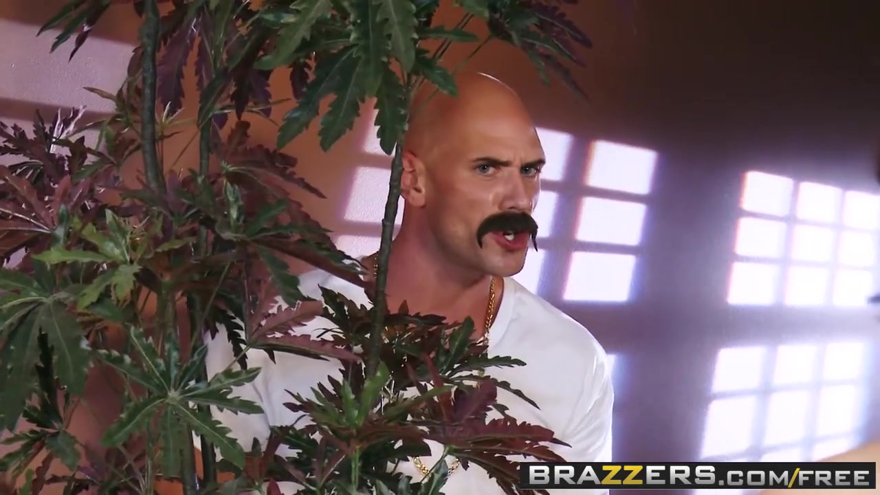 Katie Jordin Johnny Sins - I Stole Mamas Massage - Brazzers