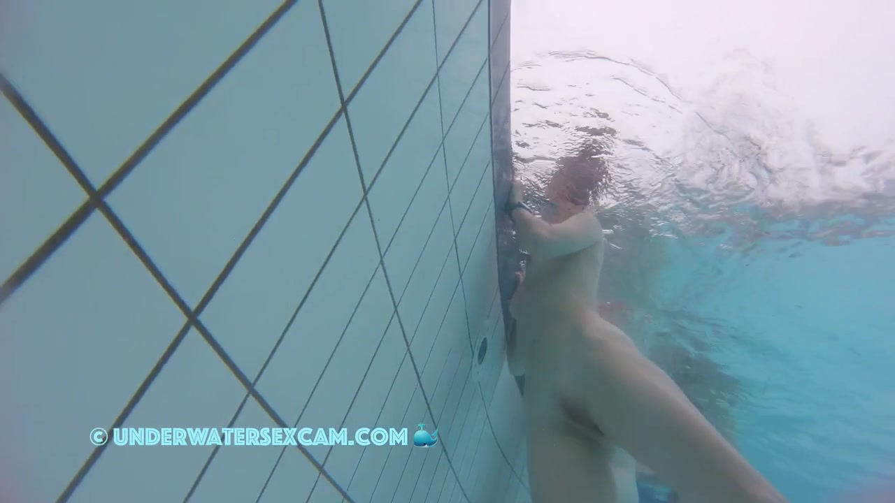 This Lady Has A Tampon In Her Pussy And Still Goes Into The Water