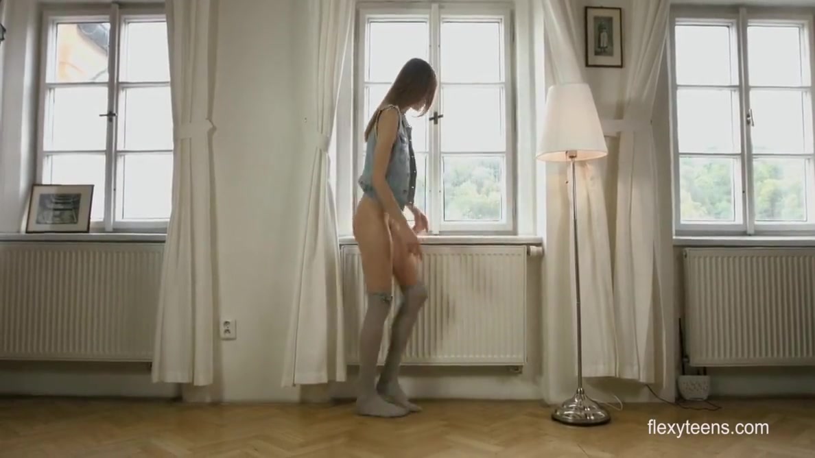 Anna Netrebko In Brunette Gymnast In Prague Spreading Legs