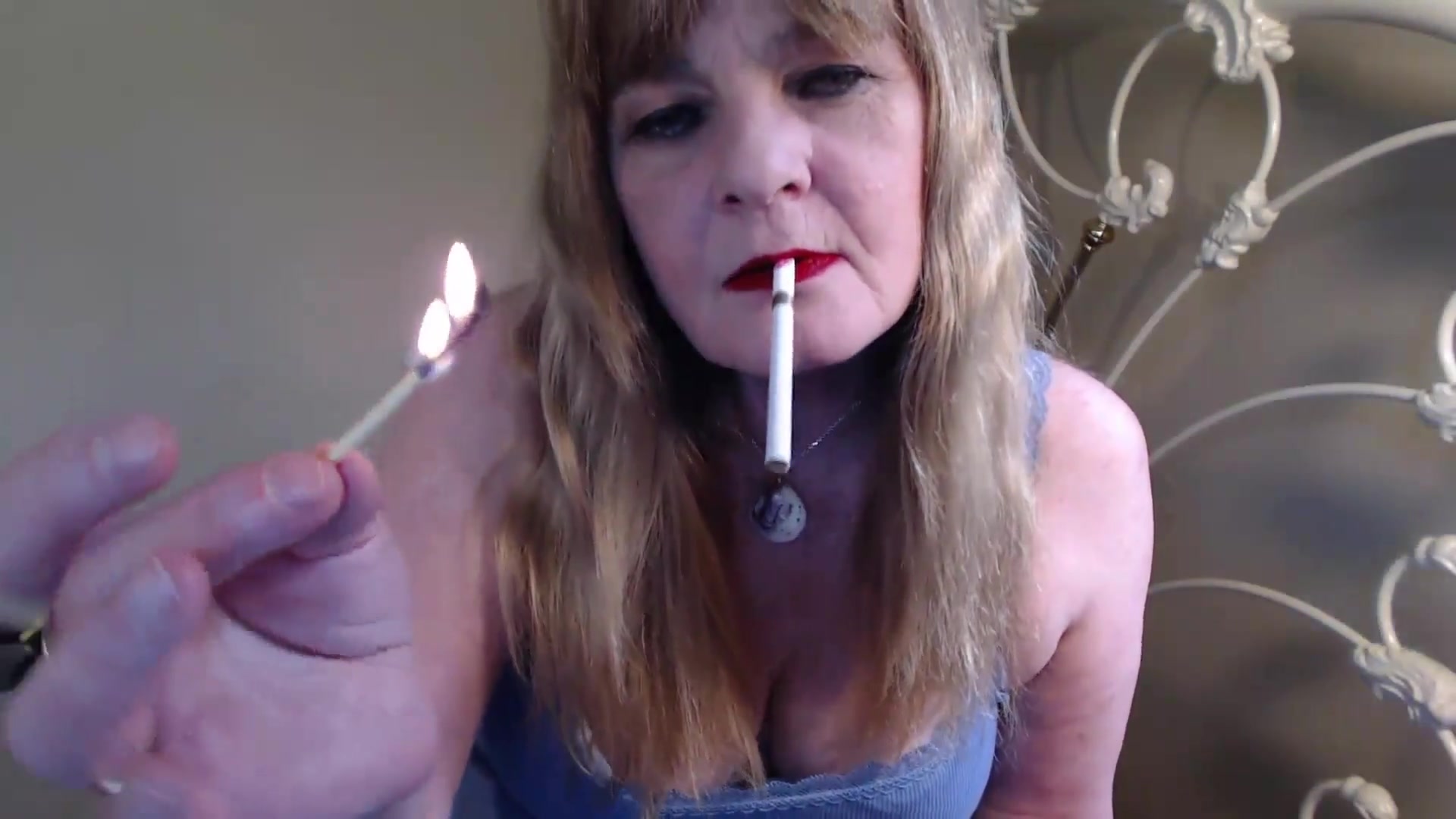 Red Lips Smoking Fetish - TacAmateurs