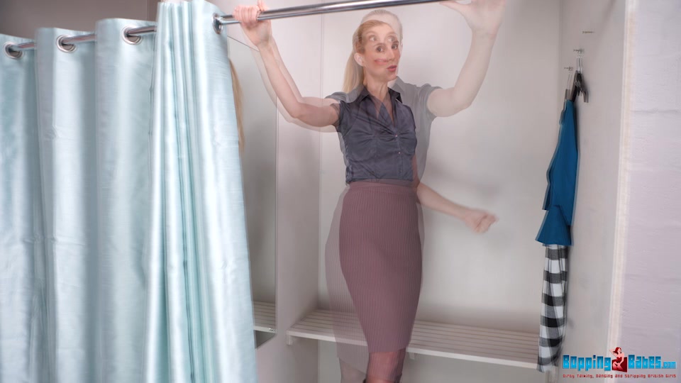 Ariel Anderssen - Fitting Striptease - BoppingBabes