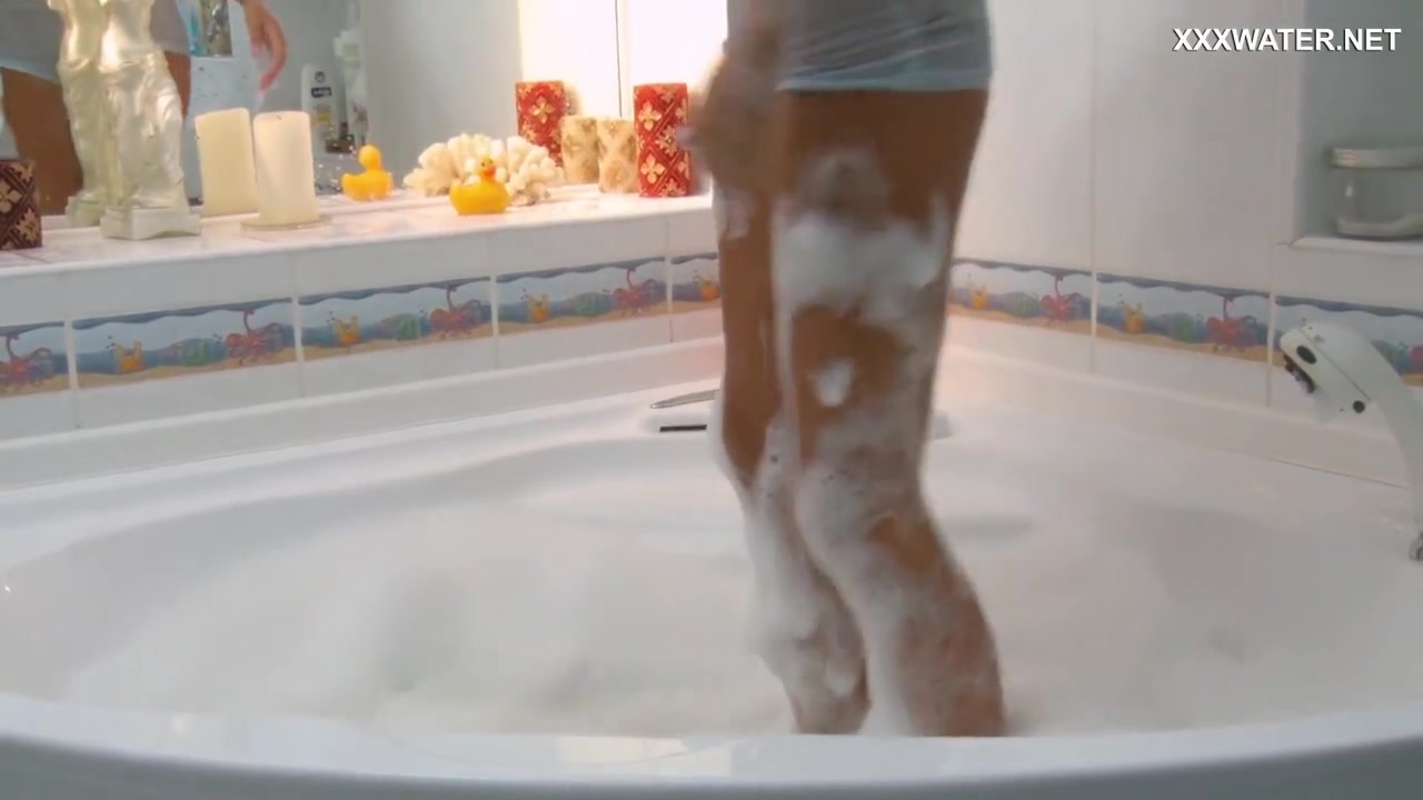 Sima Zasadilo Enjoys Herself In Bathroom