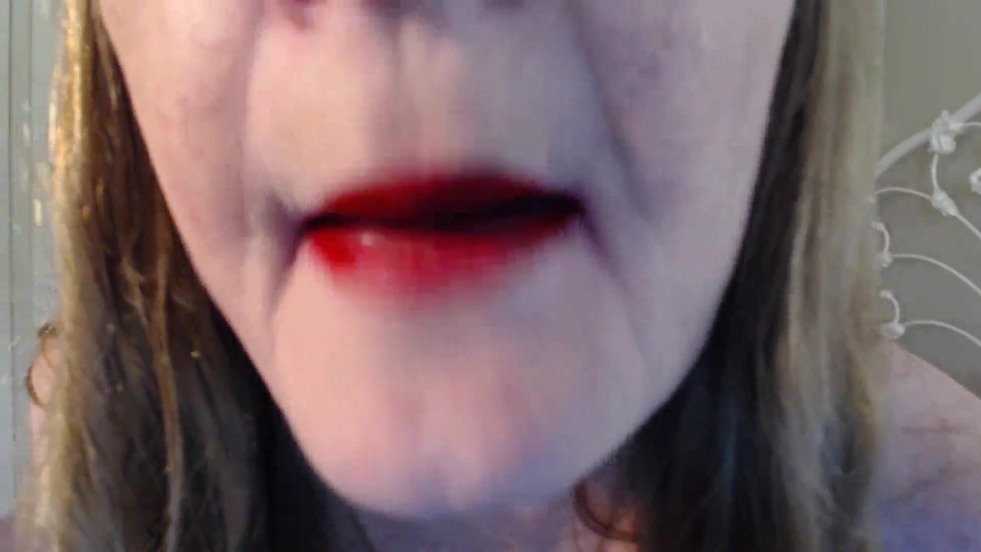 Horny Red Lips - TacAmateurs
