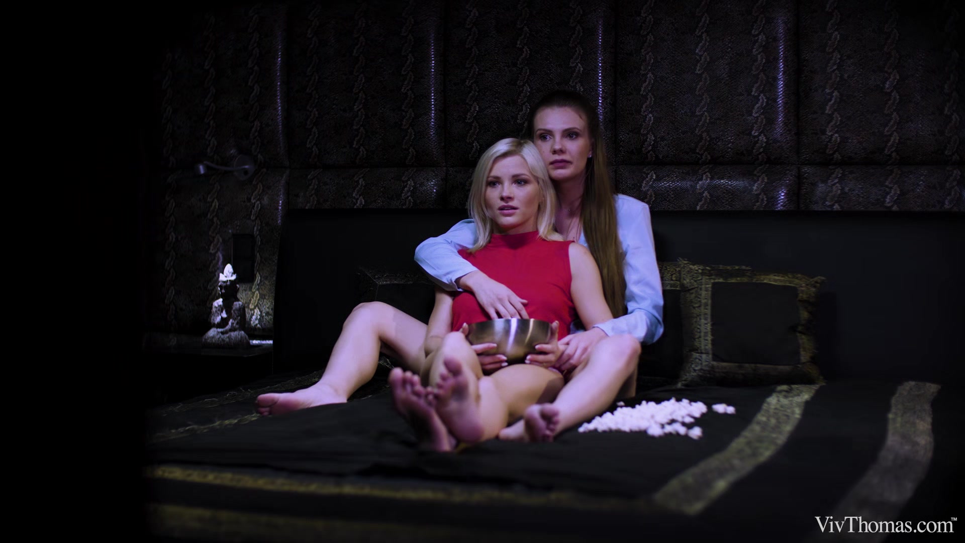 Don't Look Now - Elina De Lion & Zazie S - VivThomas