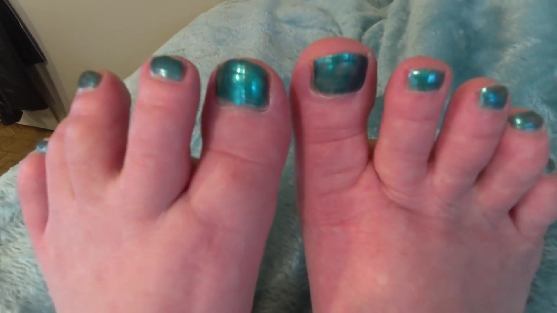 Sexy Toes To Worship, Wrinkled Soles To Lick - TacAmateurs