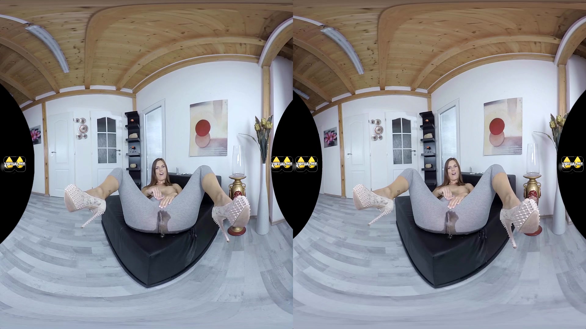 Jennifer Jane in The Golden One - VirtualPee