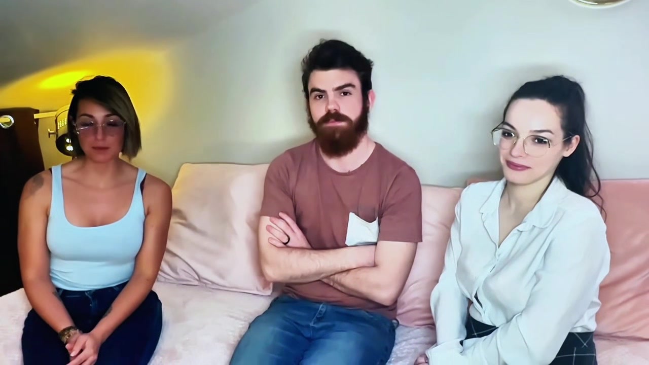 Two wolves at the service of the beautiful Camila, 21 years old! - Jacquie et Michel TV