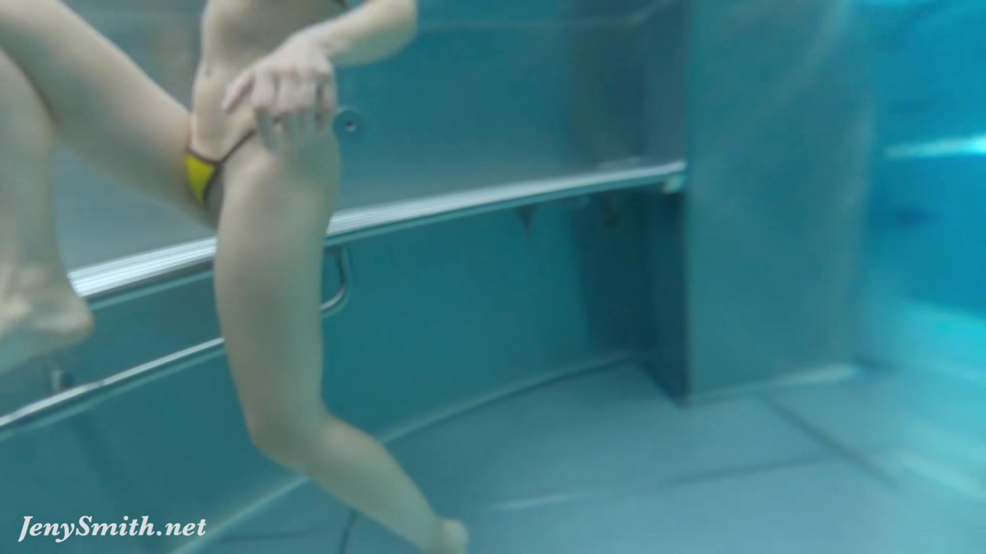 Jeny Smith bottomless in Spa. Naked underwater