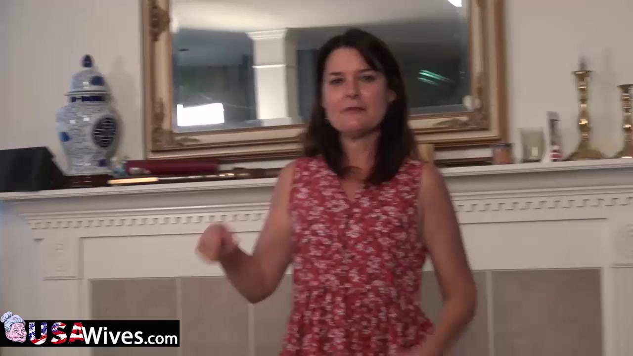 USAWives mature Lori Leane solo masturbation