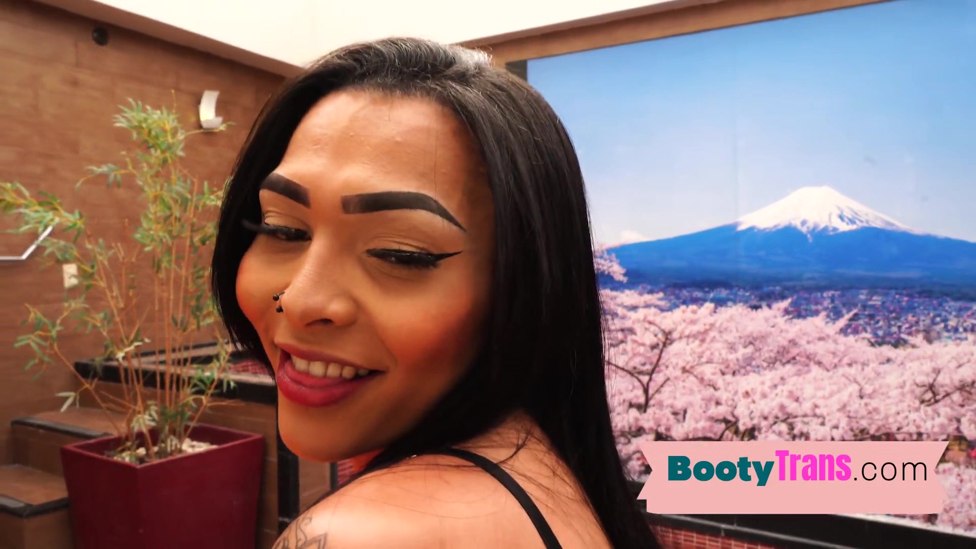 Bootylicious latina ts jerks while riding bareback in couple