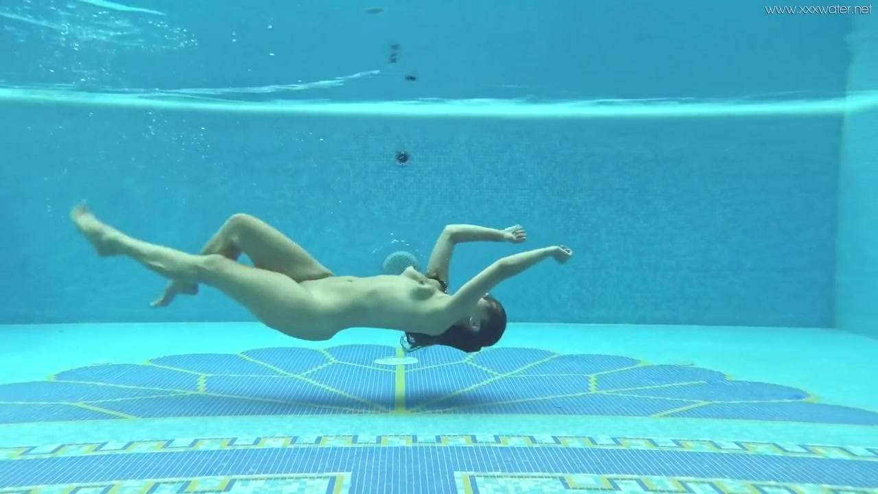 Hot Big Ass Euro Milf Sazan Underwater Erotics