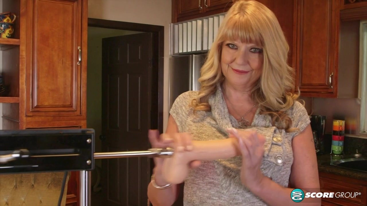 Granny's kitchen magician: a fuck machine! - 60PlusMilfs