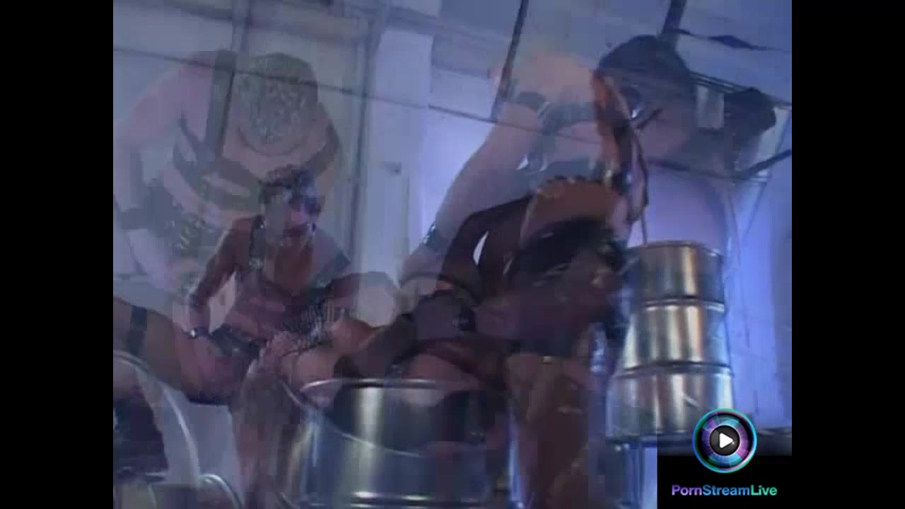 Sharka Blue getting kinky in threesome