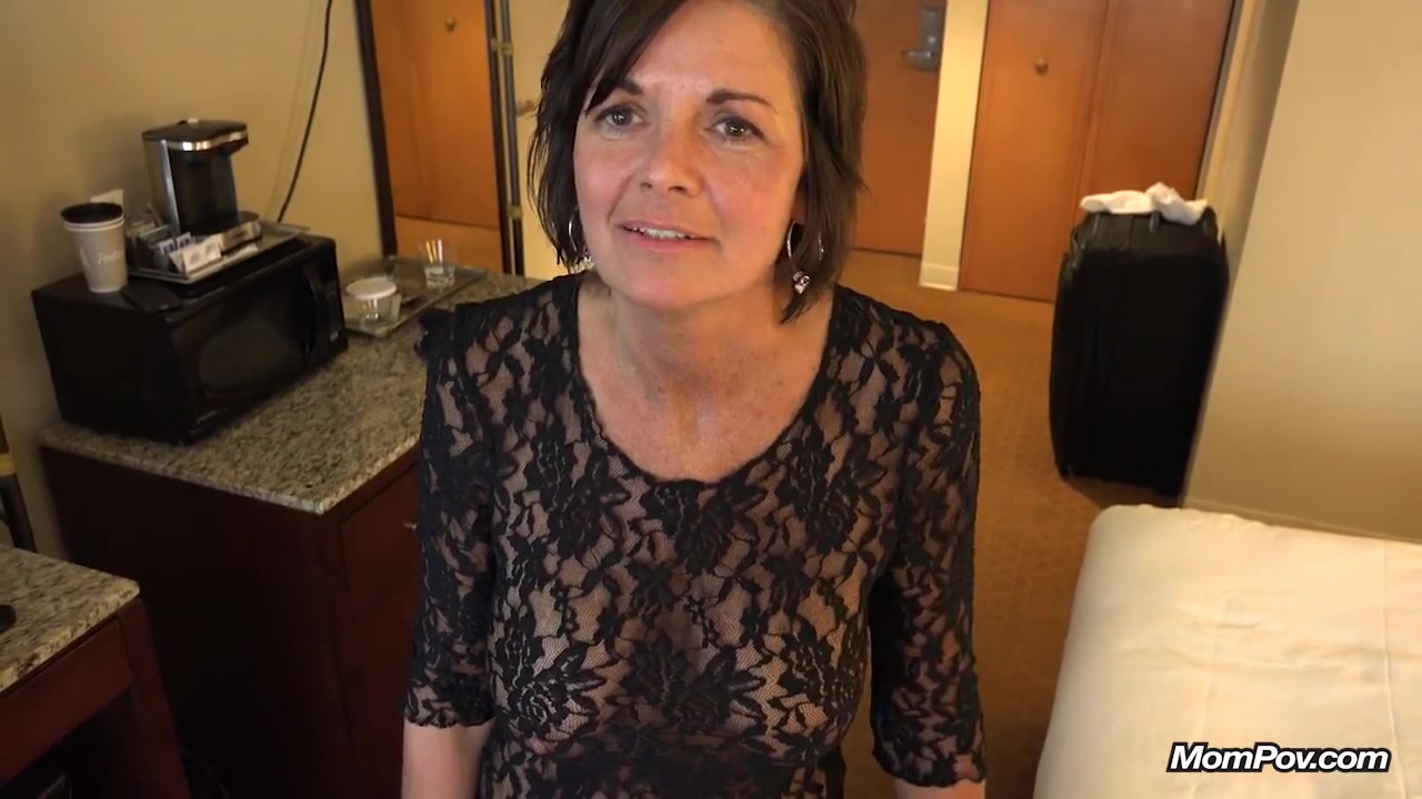 Country MILF gets a big facial
