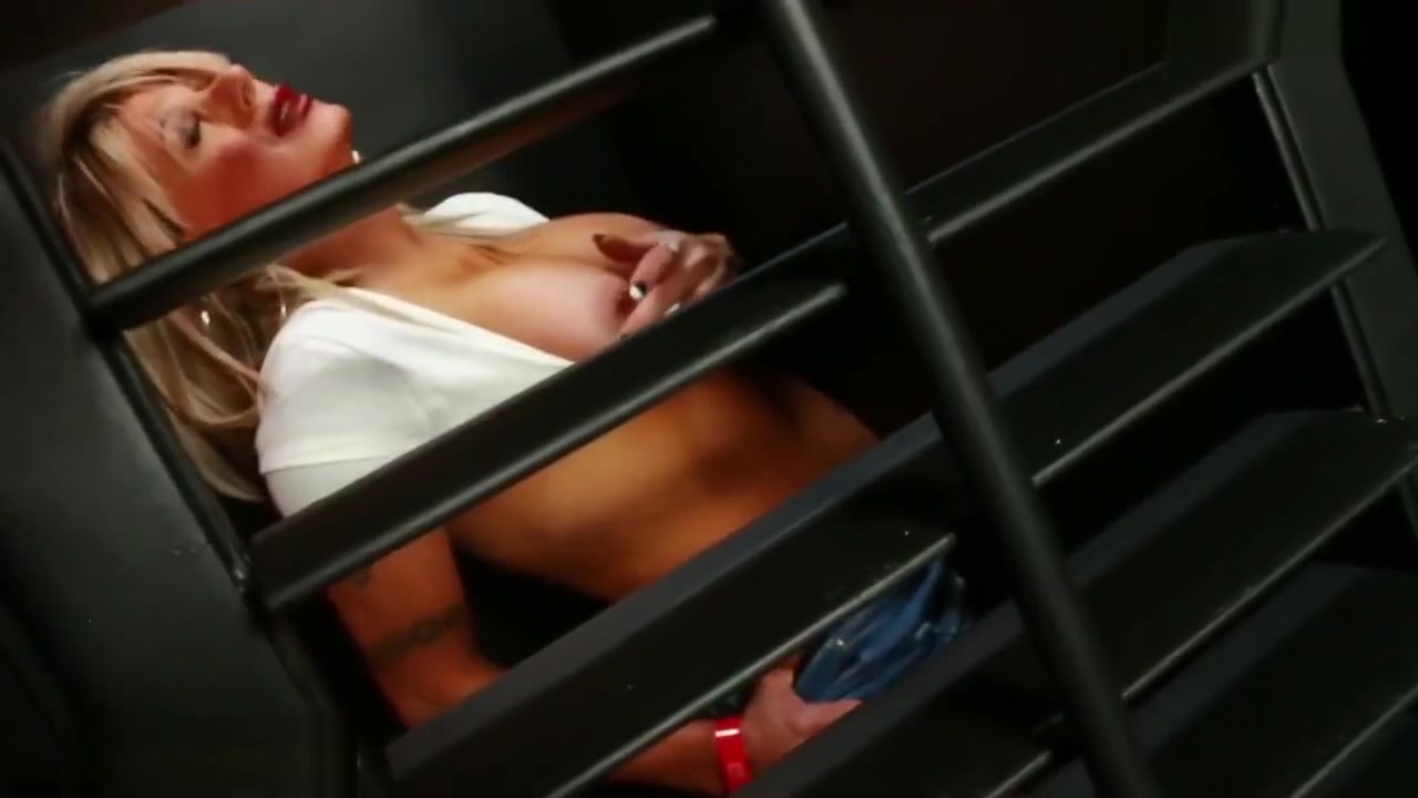 MILF Shemale on Shemale Gloryhole Cum Sluts