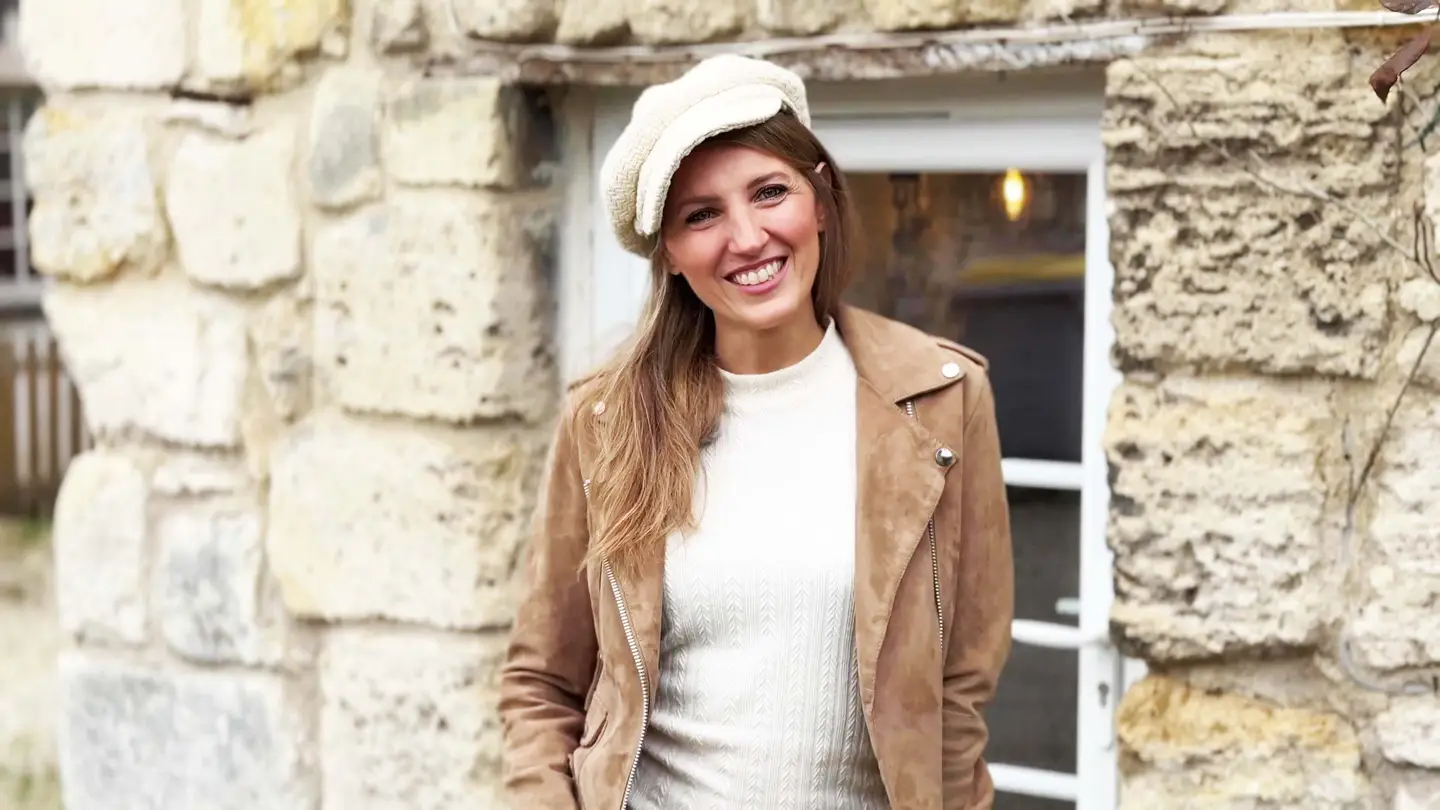 Pénélope Chic, 39 years old, physiotherapist in Béziers! - Jacquie et Michel TV