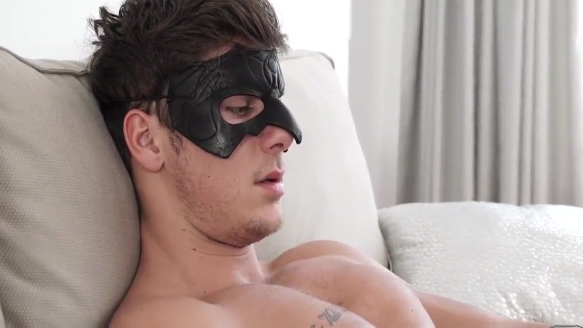 Muscled Straight Stud With Mask On Eyes Jerks And Cums 7 Min - Gay Porn