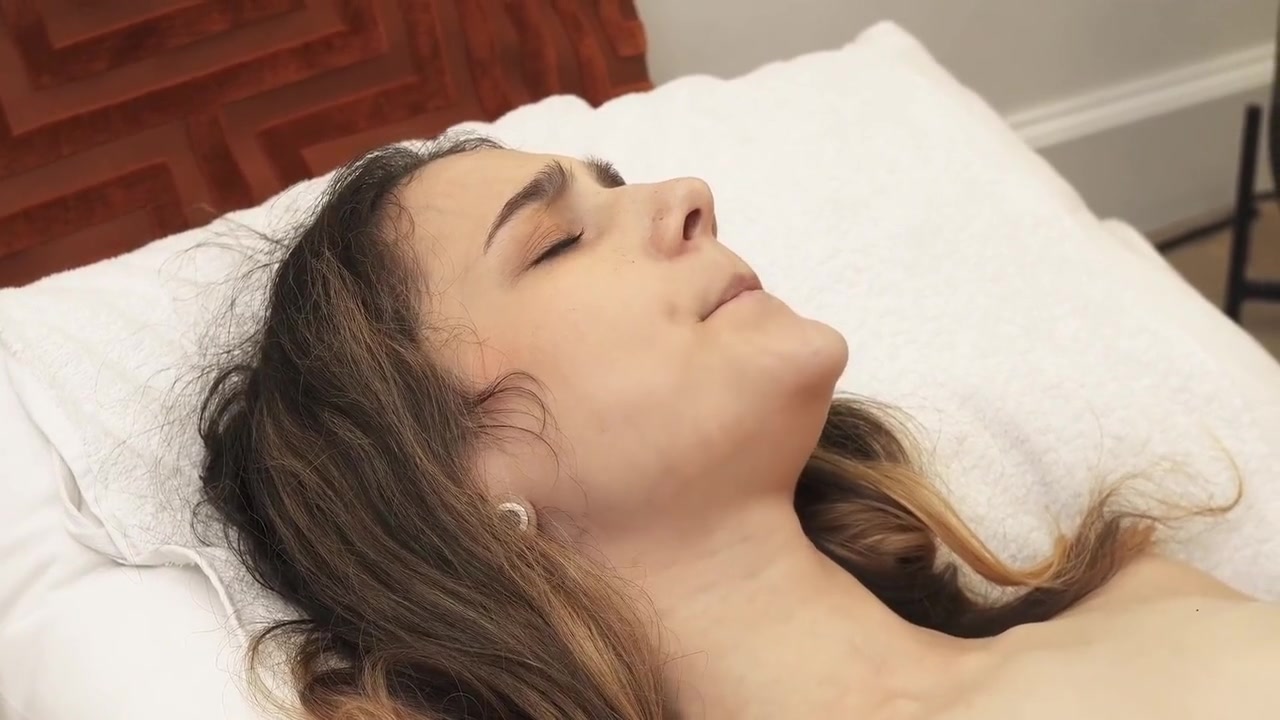 Saggy Tits Virgin Ally Enjoys Her Masseuses Dildo