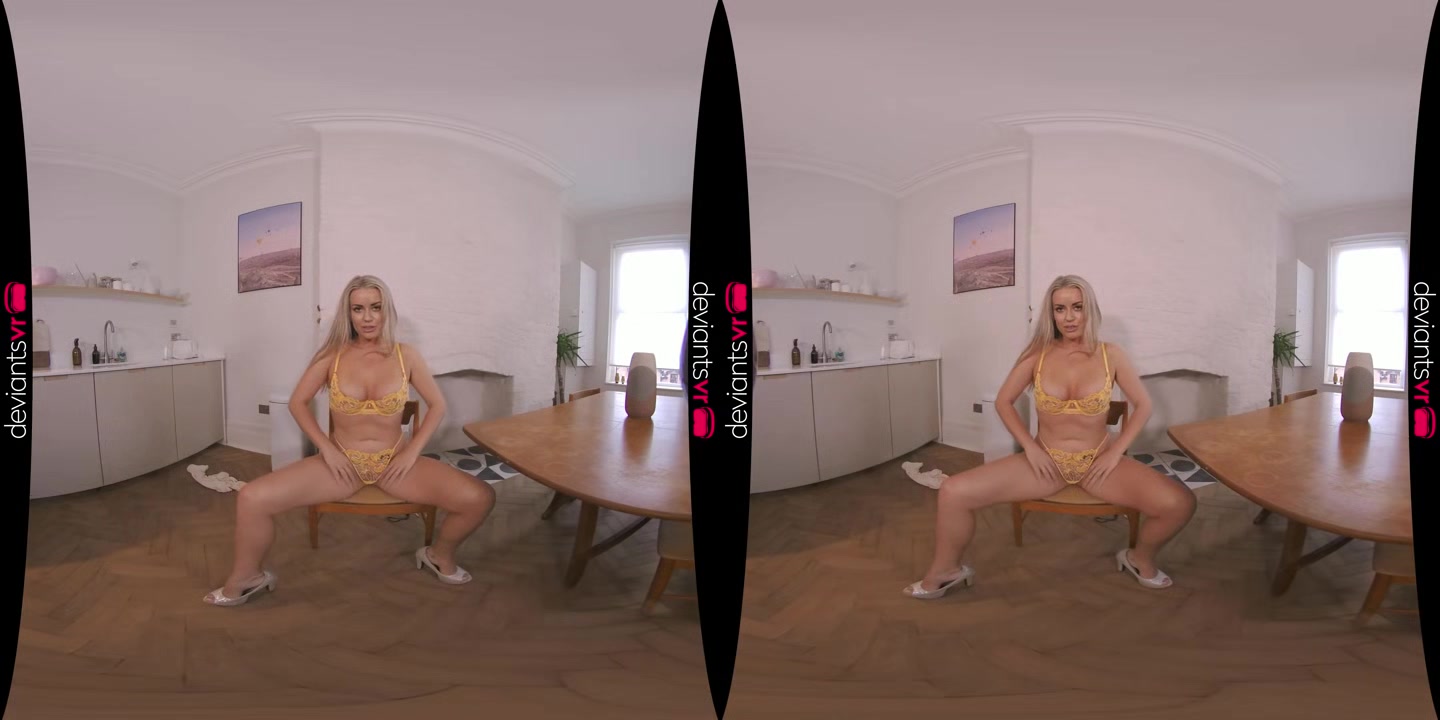 Feeling Sneaky - DeviantsVR