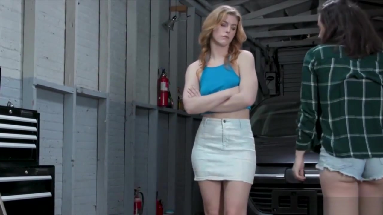 Lesbian stepsisters anal fuck in garage