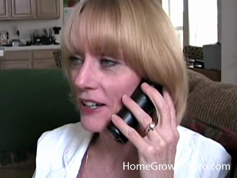 Mature blonde in her first homemade porn