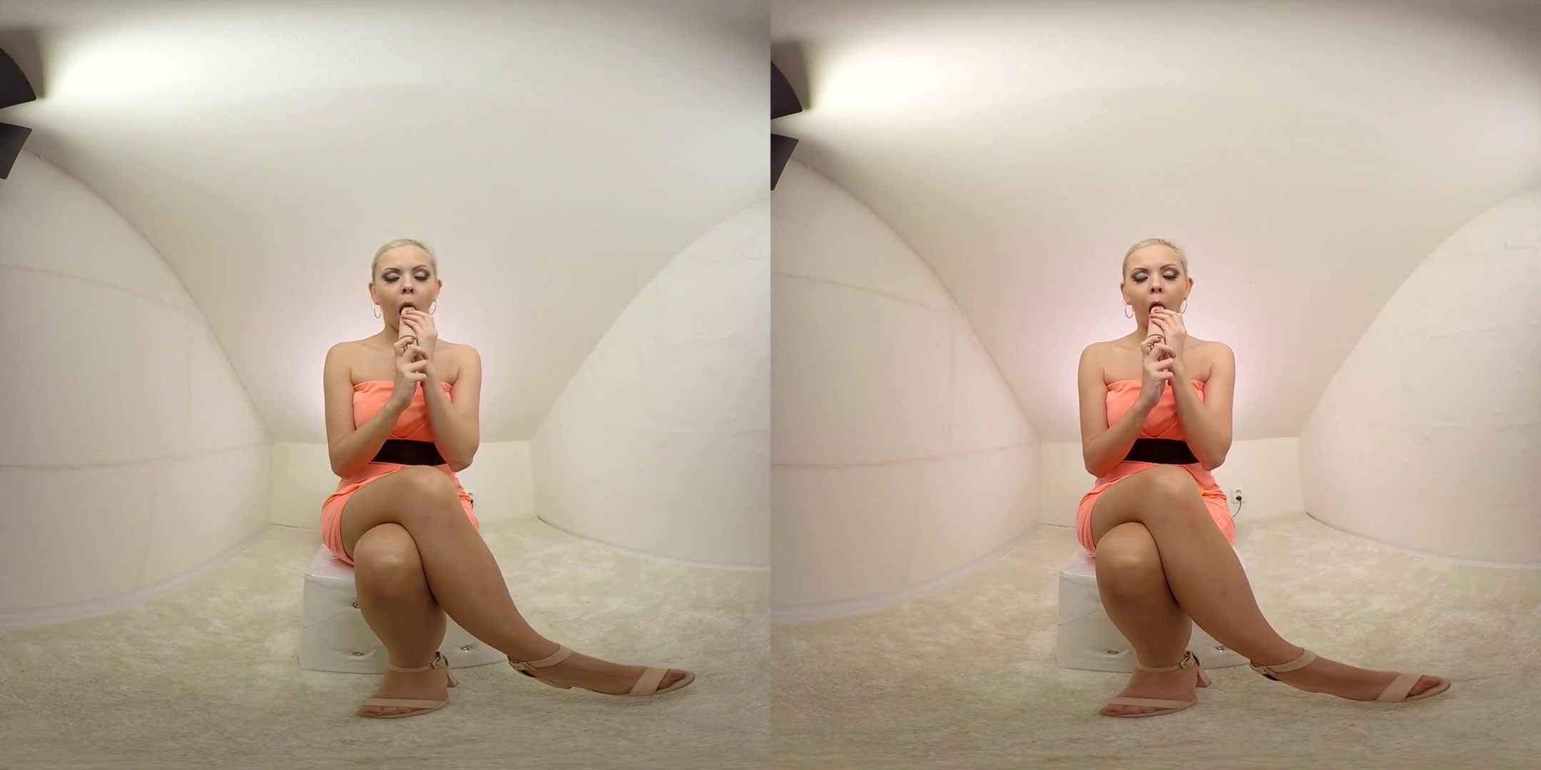 Julia Parker in Blonde Babe Julie Parker with Her Toy - BravoModelsMedia
