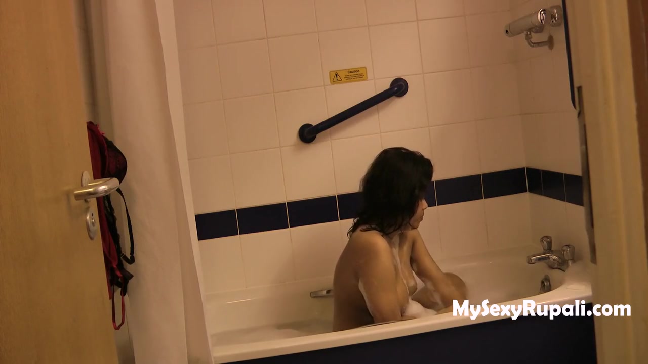 Hot Water In Horny Rupali Bhabhi In Bath Tube Taking Shower With Dirty Hindi Sex Chat