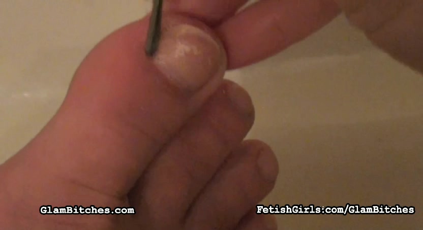 Toe Cleaning with Princess Bridgette