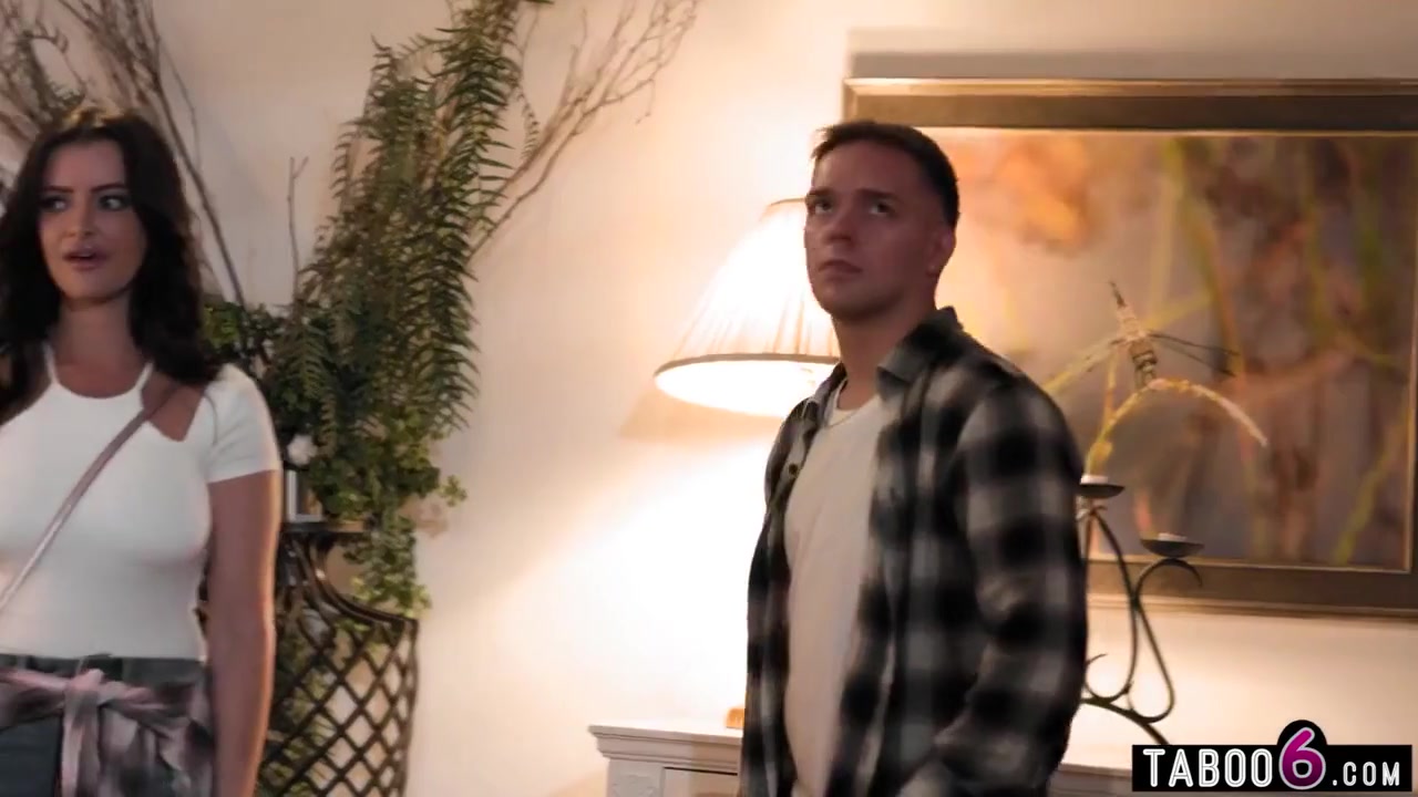 Huge Boobs And Linzee Ryder - Stepmom Milf Fucked Stepson With Stepdad In The Same Room