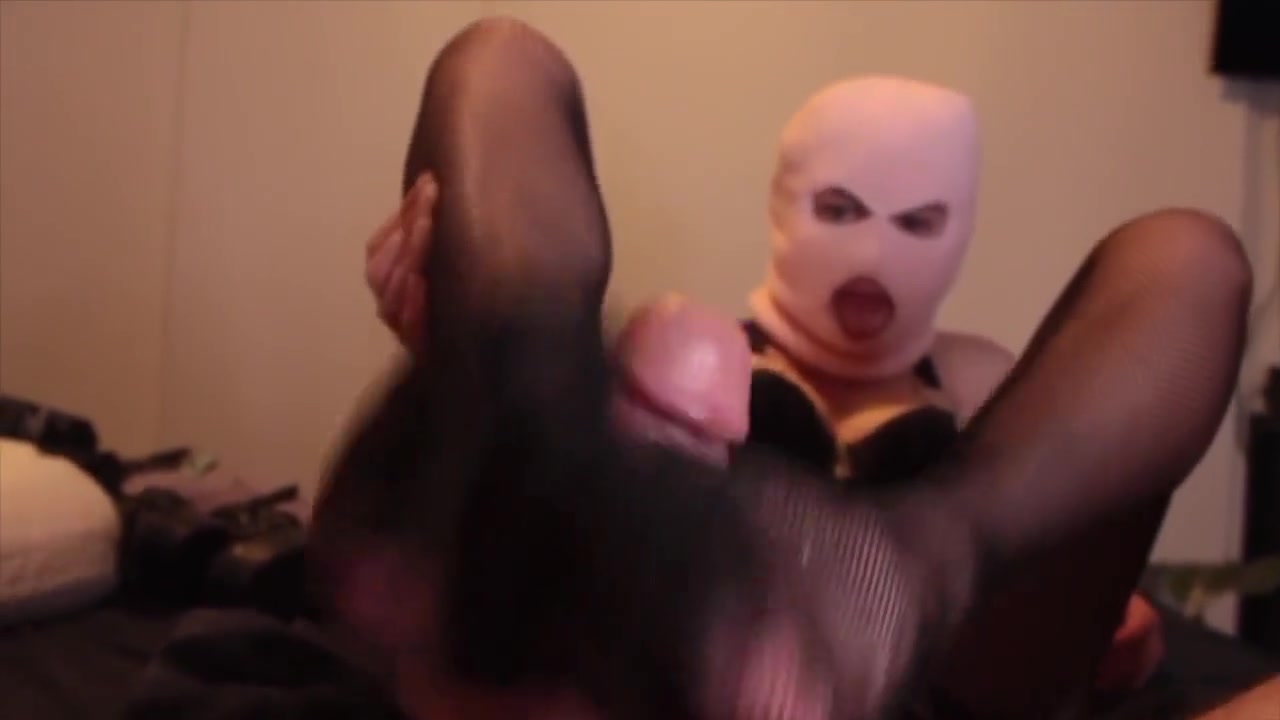 Slut Gives Slick Wet Heeljob / Footjob