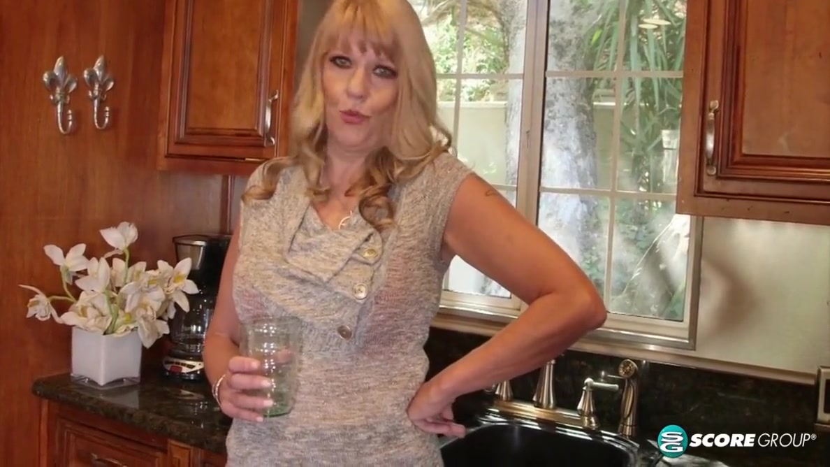 Grannys Kitchen Magician: A Fuck Machine!