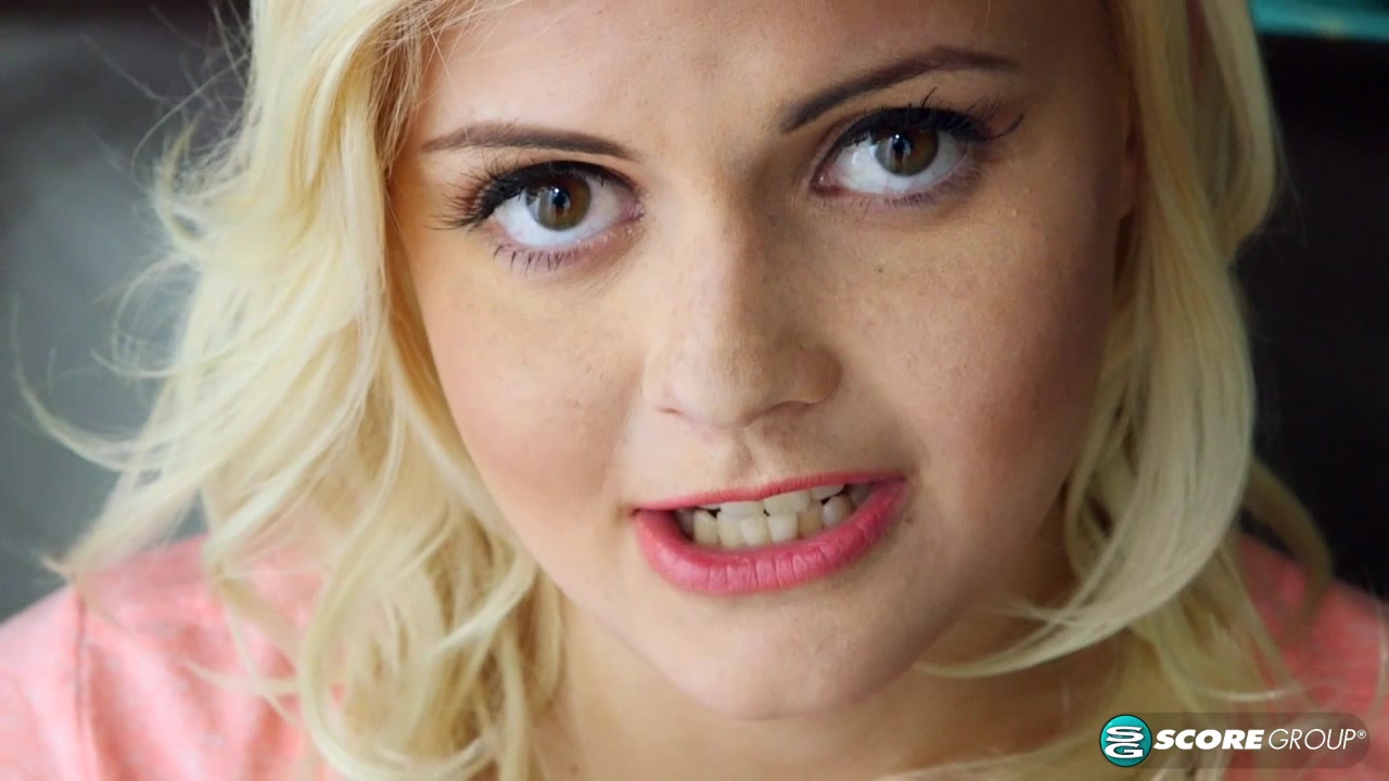 Teen Madison Hart Shows You How She Fingers Her Shaved Pussy