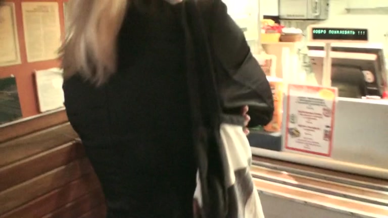 Public blow job & outdoor slit fingering