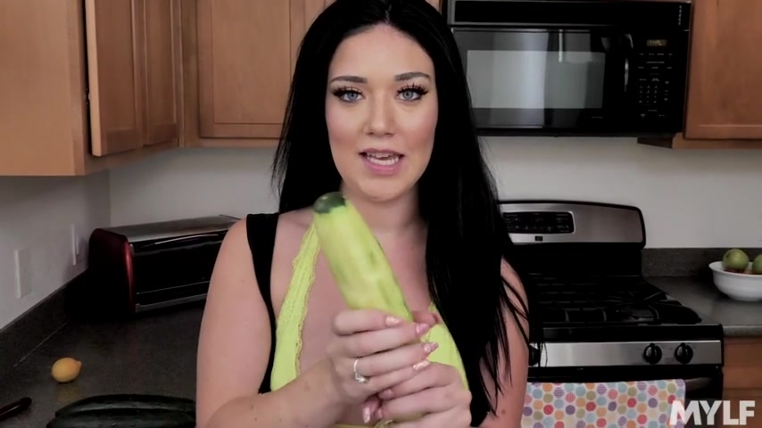 Kitchen Clit Rubbing - MYLF