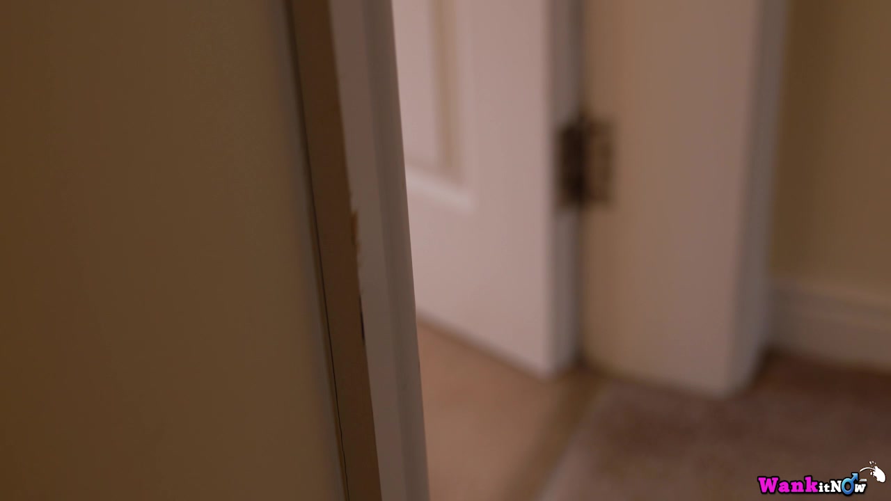 Eva Rae - Sneak And Peek - Sexy Videos - WankitNow