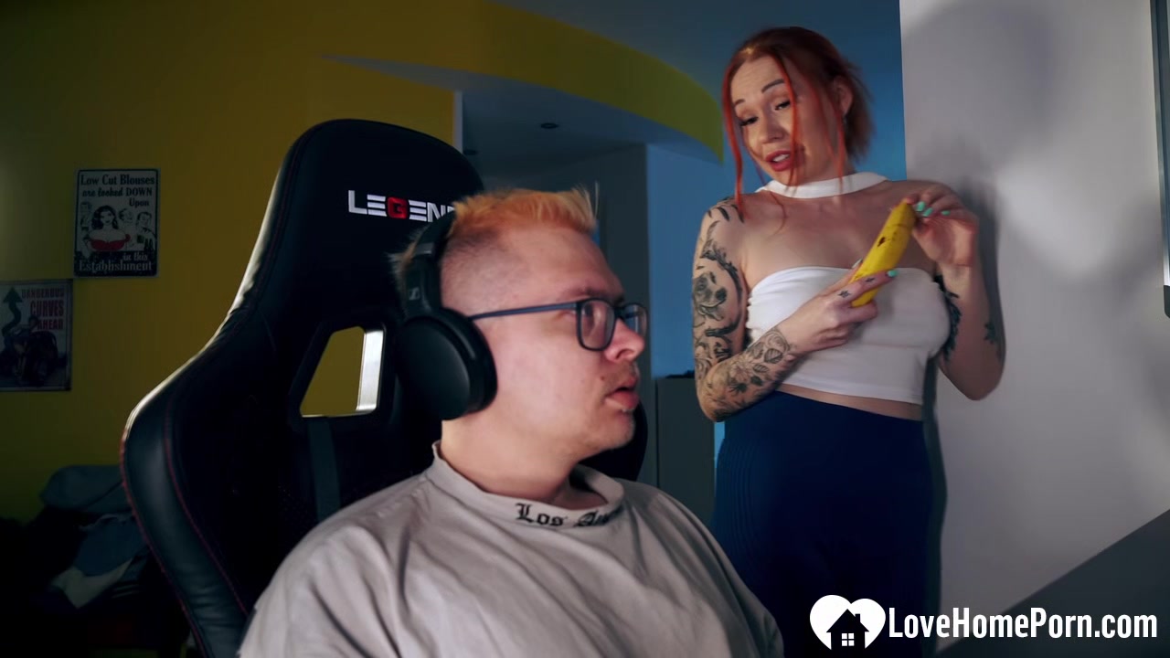 Distracting his gaming with a good blowjob