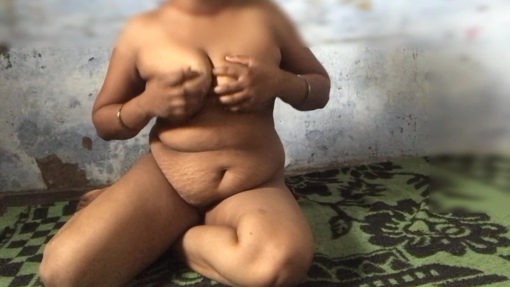 Pados Wali Aunty Ki Din Hi Chudai Kar Di Ghar Bula Kar Hindi Audio